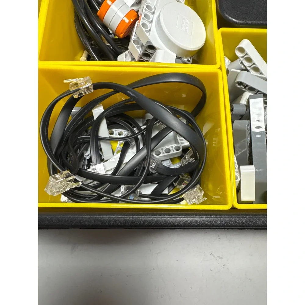 LEGO Mindstorms NXT 2.0 8547 Robot Set w/ NXT Brick Manual Disc Case Powers On